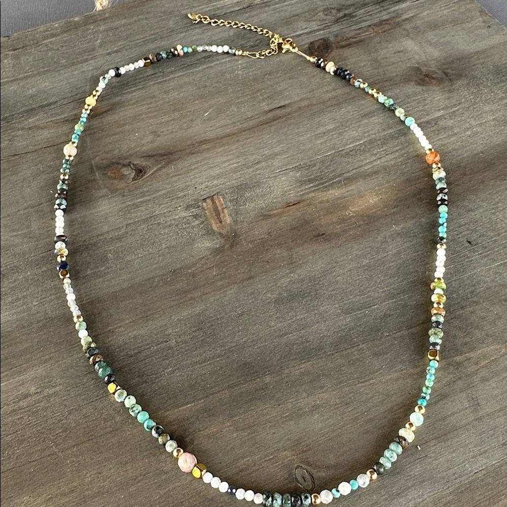 💎 Dainty Multicolor Beaded Necklace - Picture 3 of 9